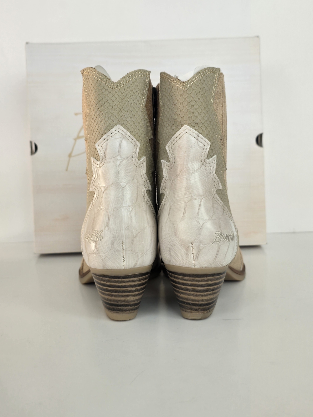 Blowfish Women's Gold Western Ankle Boots - Picture 3 of 7